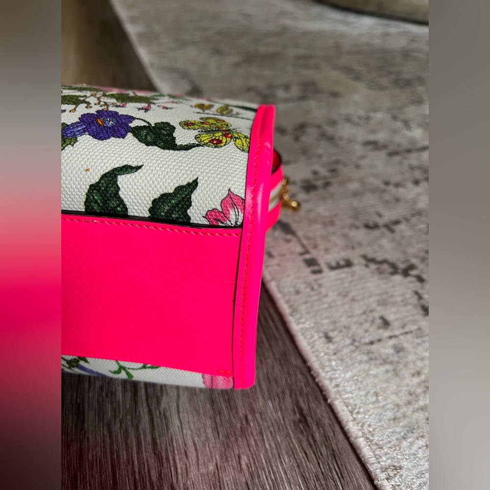 Gucci Floral Handbag - Picture 4 of 10